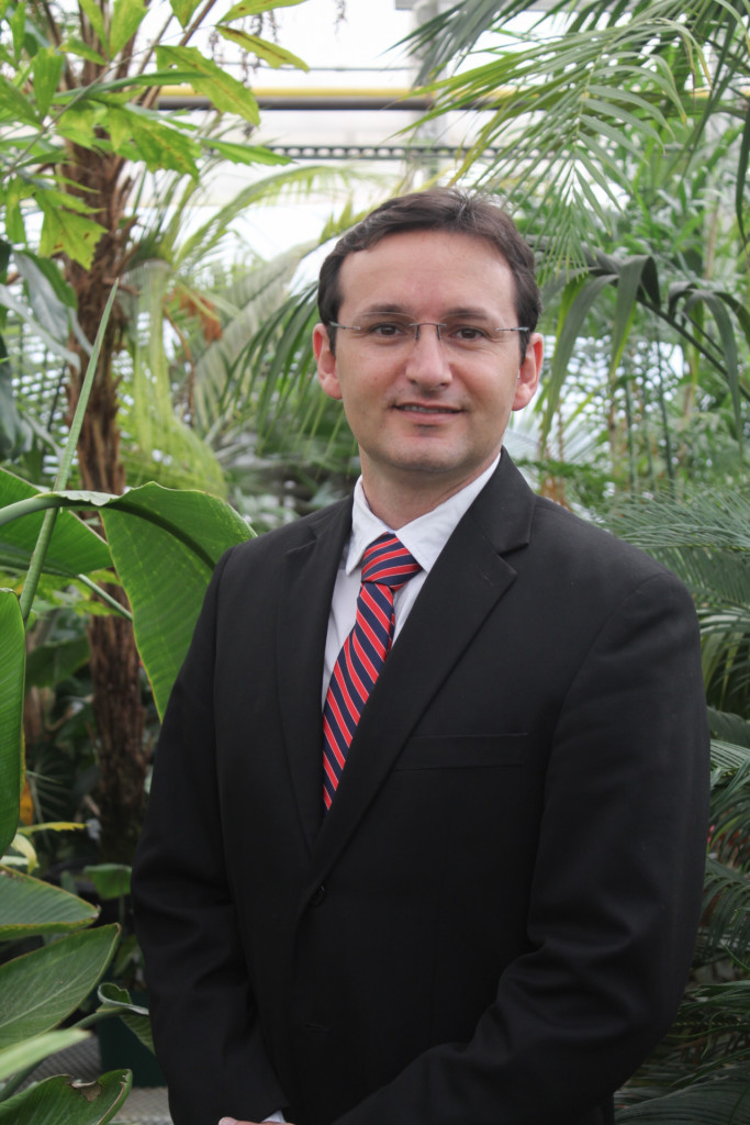 Associate Professor of Horticulture Rhuanito Ferrarezi works to improve irrigation, nutrition and cropping systems in controlled environmental agriculture, focusing on vegetables and ornamentals.